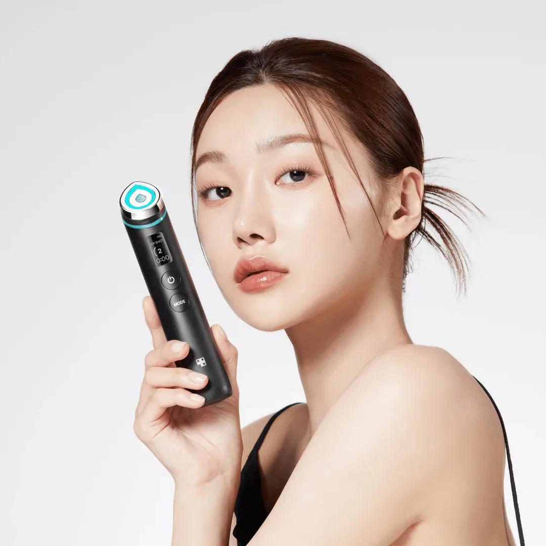 Medicube AGE-R Booster Pro LED light therapy colours